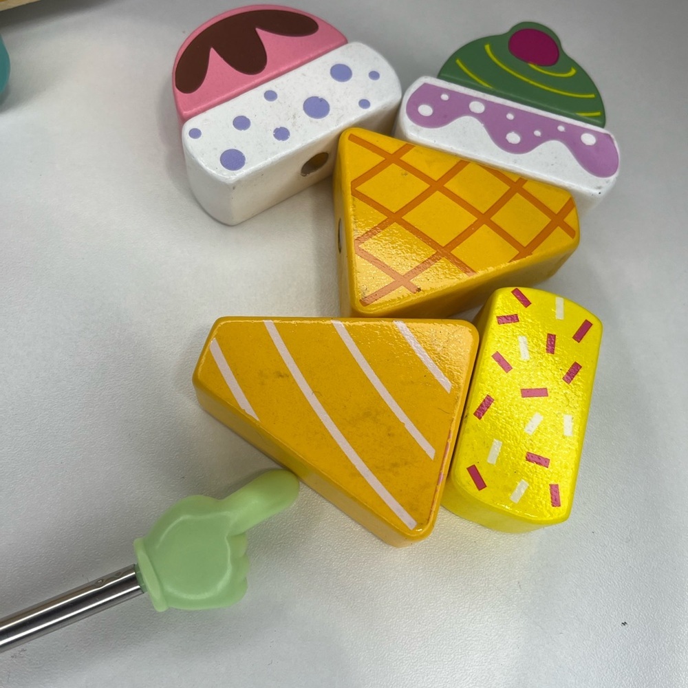 Colorful Wooden Ice Cream Truck Pull Toy with Magnetic Ice Cream blocks - Picture 11 of 12